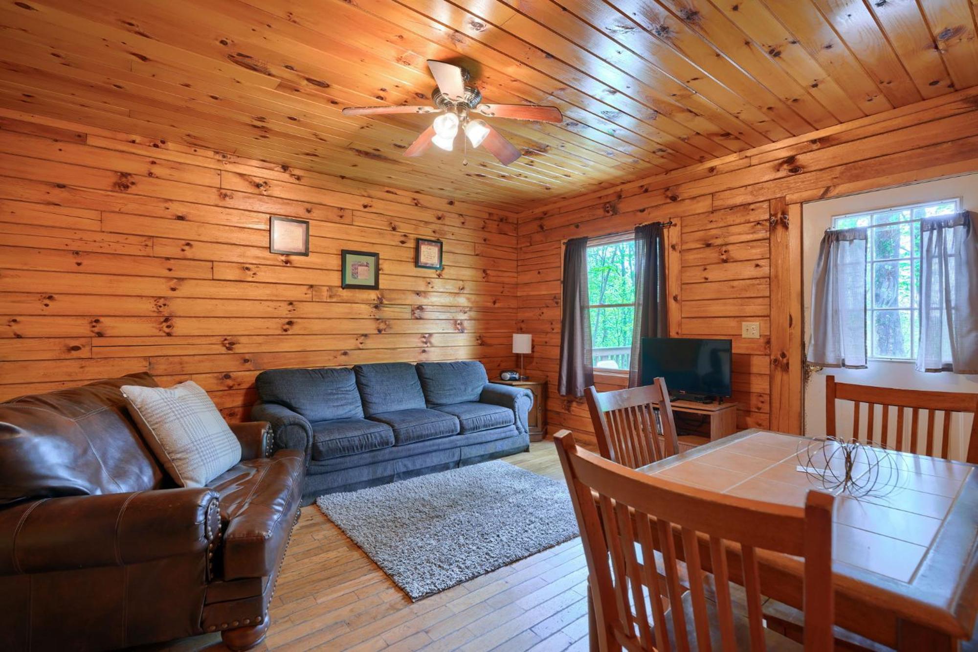 Blue Rose Cabins - Pine Ridge Cabin Logan Exterior foto